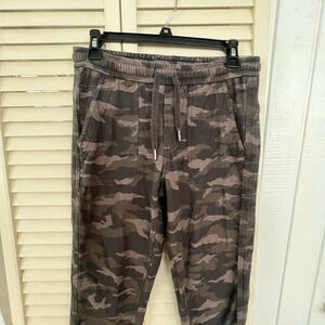 Athleta camouflage women’s jogging pants